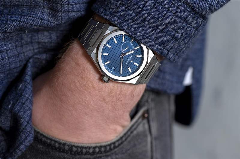 男士手腕上的 Zenith Defy Skyline。