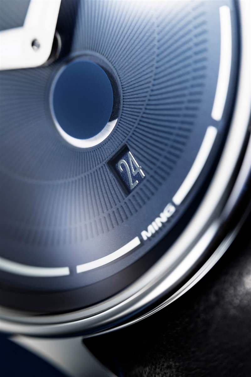 The Ming 37.05 Moonphase Date，日期窗口特寫