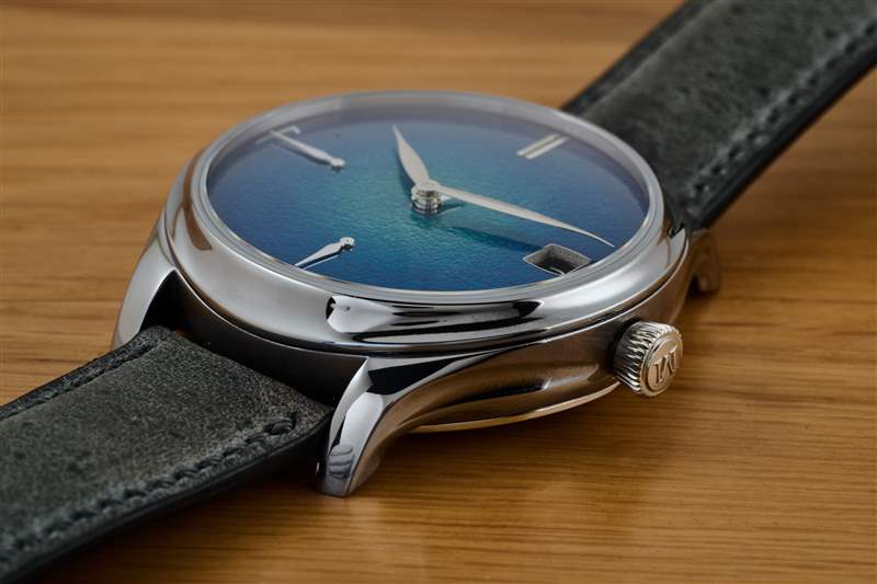 全新 Moser Endeavor Perpetual Calendar 煙熏大明火琺瑯表盤(pán)表殼