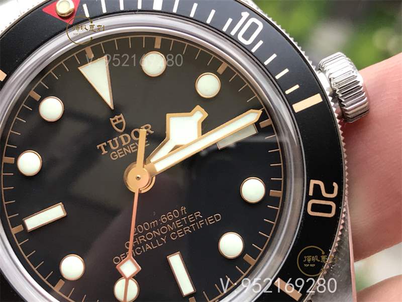 ZF廠帝舵碧灣M79030N手表做工怎么樣,對(duì)比正品如何
