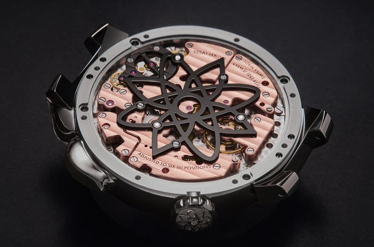 [Only Watch 2023]路易威登把愛因斯坦經(jīng)典吐舌照片化為Tambour琺瑯金雕動(dòng)偶